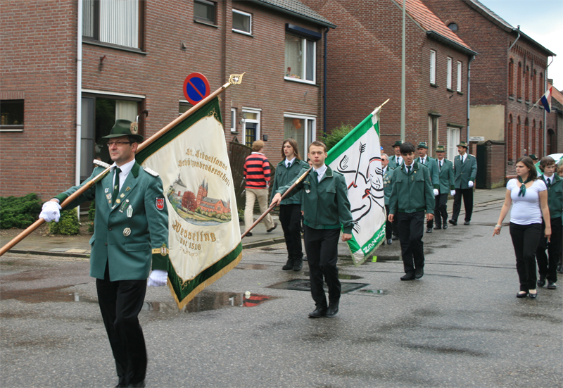 Optocht tijdens bondsschuttersfeest 15 juni 2008 te Dieteren