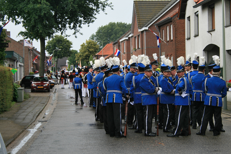 Optocht tijdens bondsschuttersfeest 15 juni 2008 te Dieteren