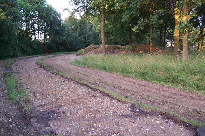 Fietspad rond vroeger tankstation verwijderd.