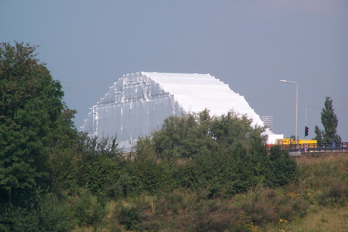 Kanaalbrug ingepakt