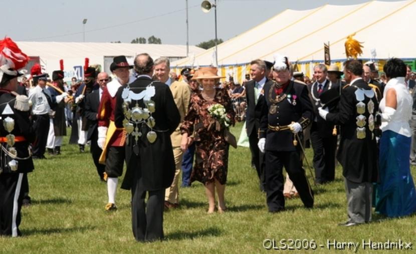 Koninklijke gasten maken kennis met schutterij St.Stephanus tijdens OLS 2006 te Stramproy